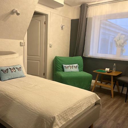 Orient B&B Холихед Экстерьер фото
