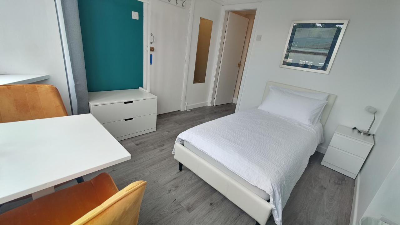 Orient B&B Холихед Экстерьер фото
