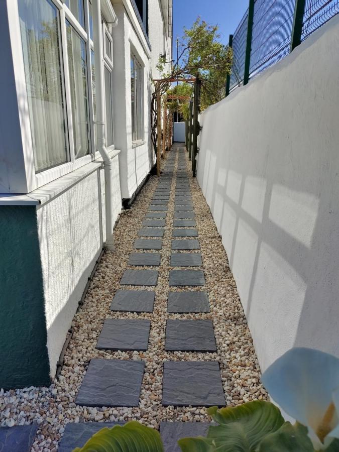 Orient B&B Холихед Экстерьер фото