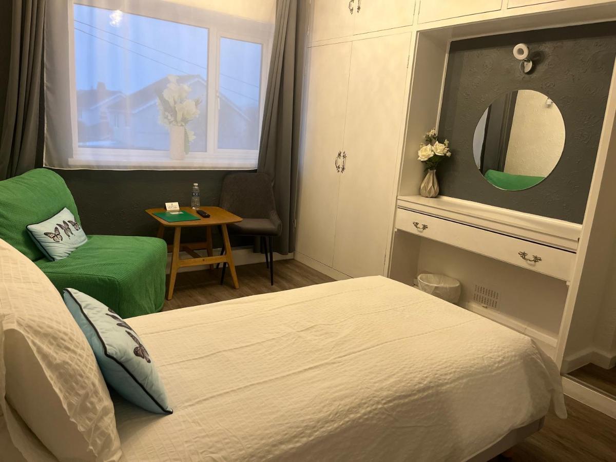Orient B&B Холихед Экстерьер фото